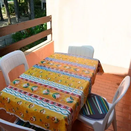 Apartmán T2 Mezzanine Climatise Avec Piscine Et Parking Au Cap D'agde - Fr-1-607-104 *