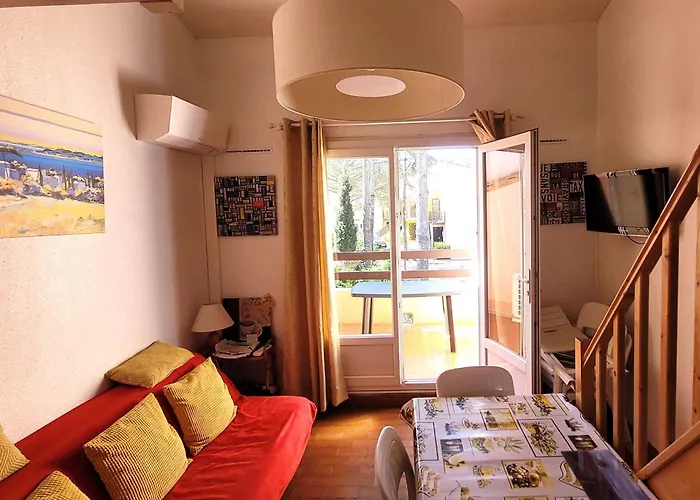 T2 Mezzanine Climatise Avec Piscine Et Parking Au Cap D'agde - Fr-1-607-104 아파트